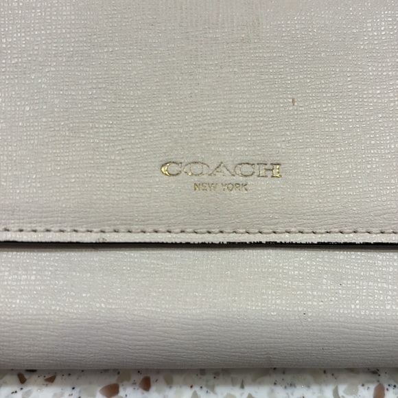 Coach White Leather Long Wallet - Picture 3 of 17
